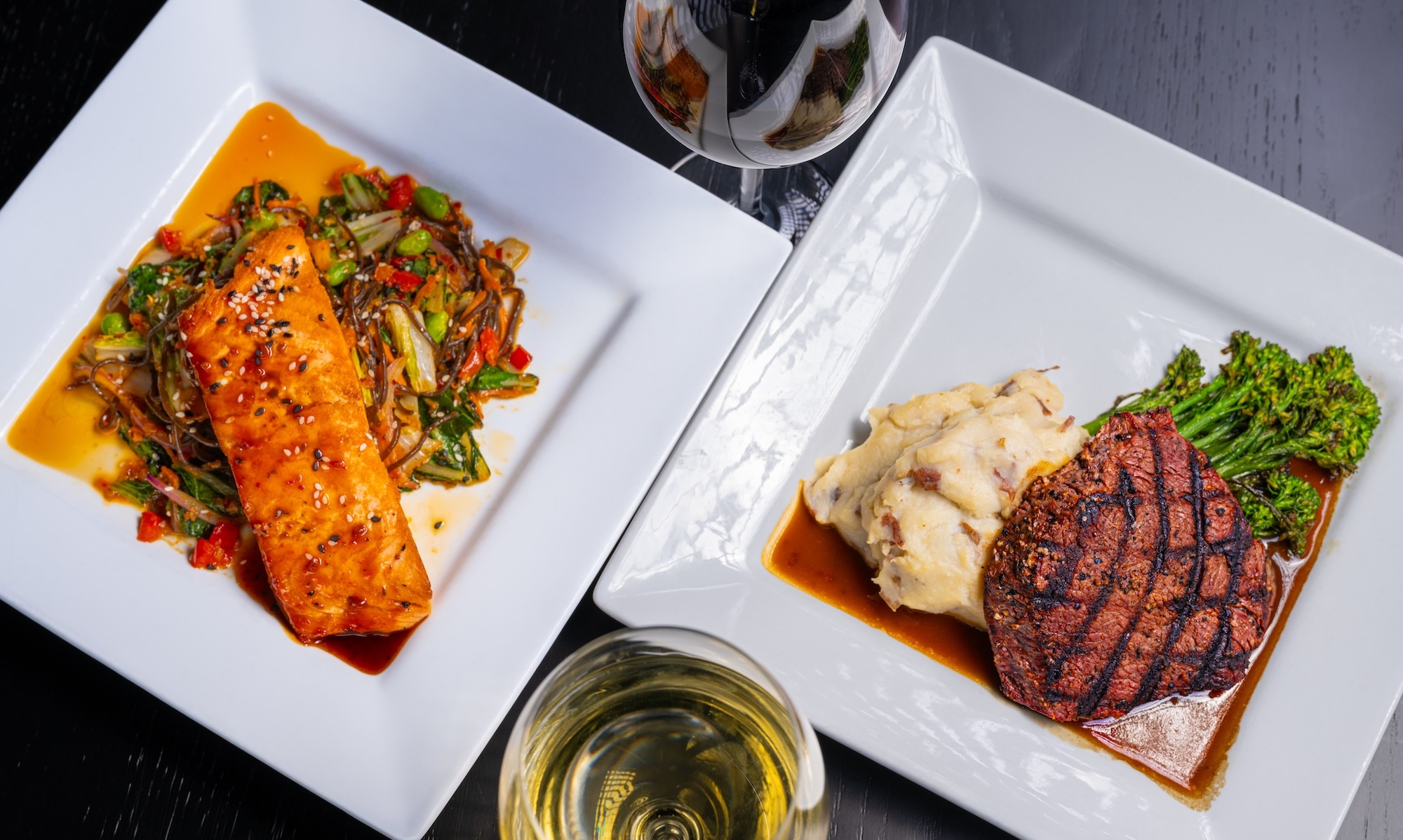 ParT Barn plates with professionally decorated dinner food and wine glasses